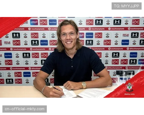 汉堡五后卫体系应对强队，韦斯特高经验成防守核心